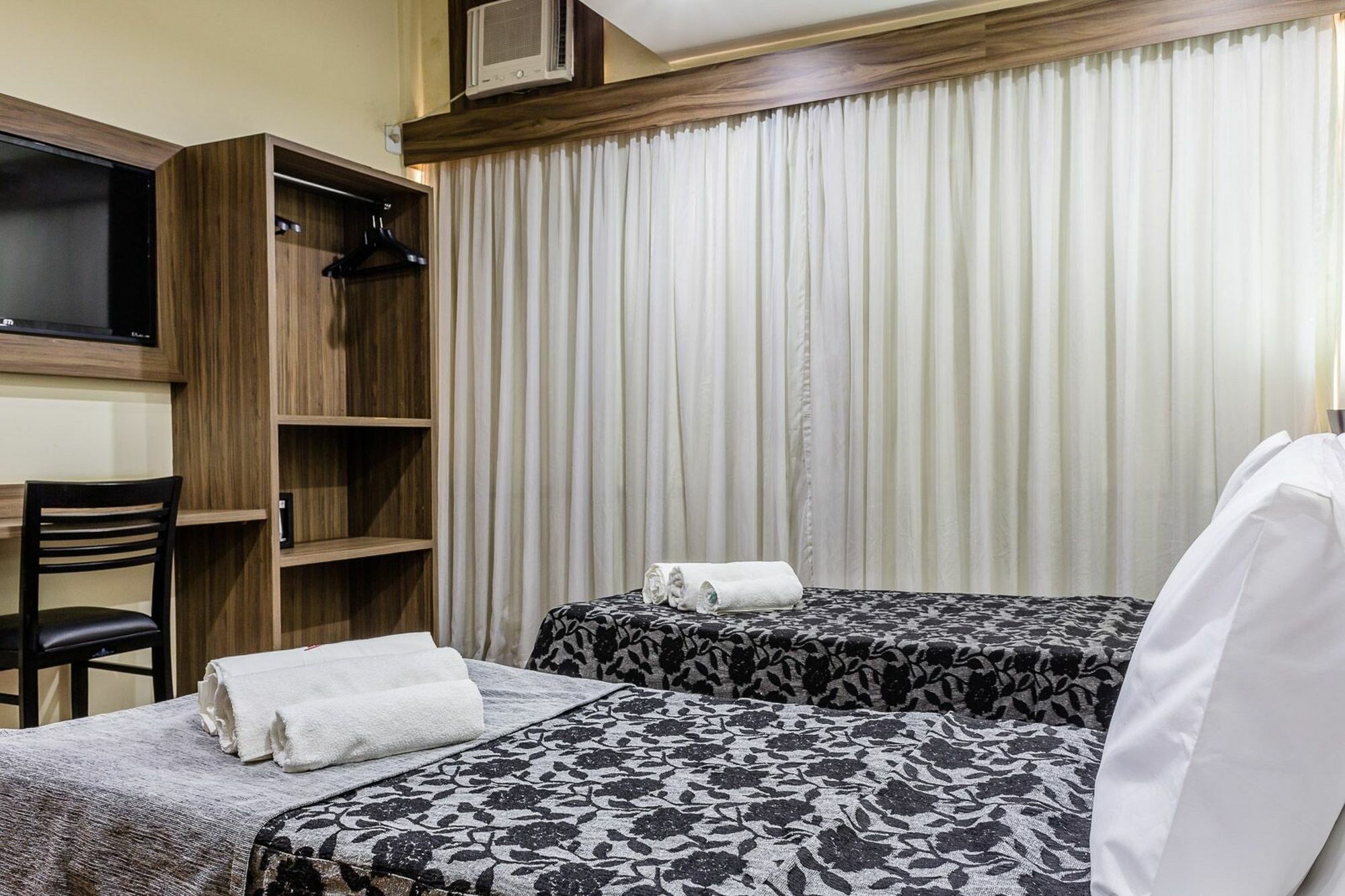 Vox Hotel サン・ジョアン・デ・メリチ エクステリア 写真