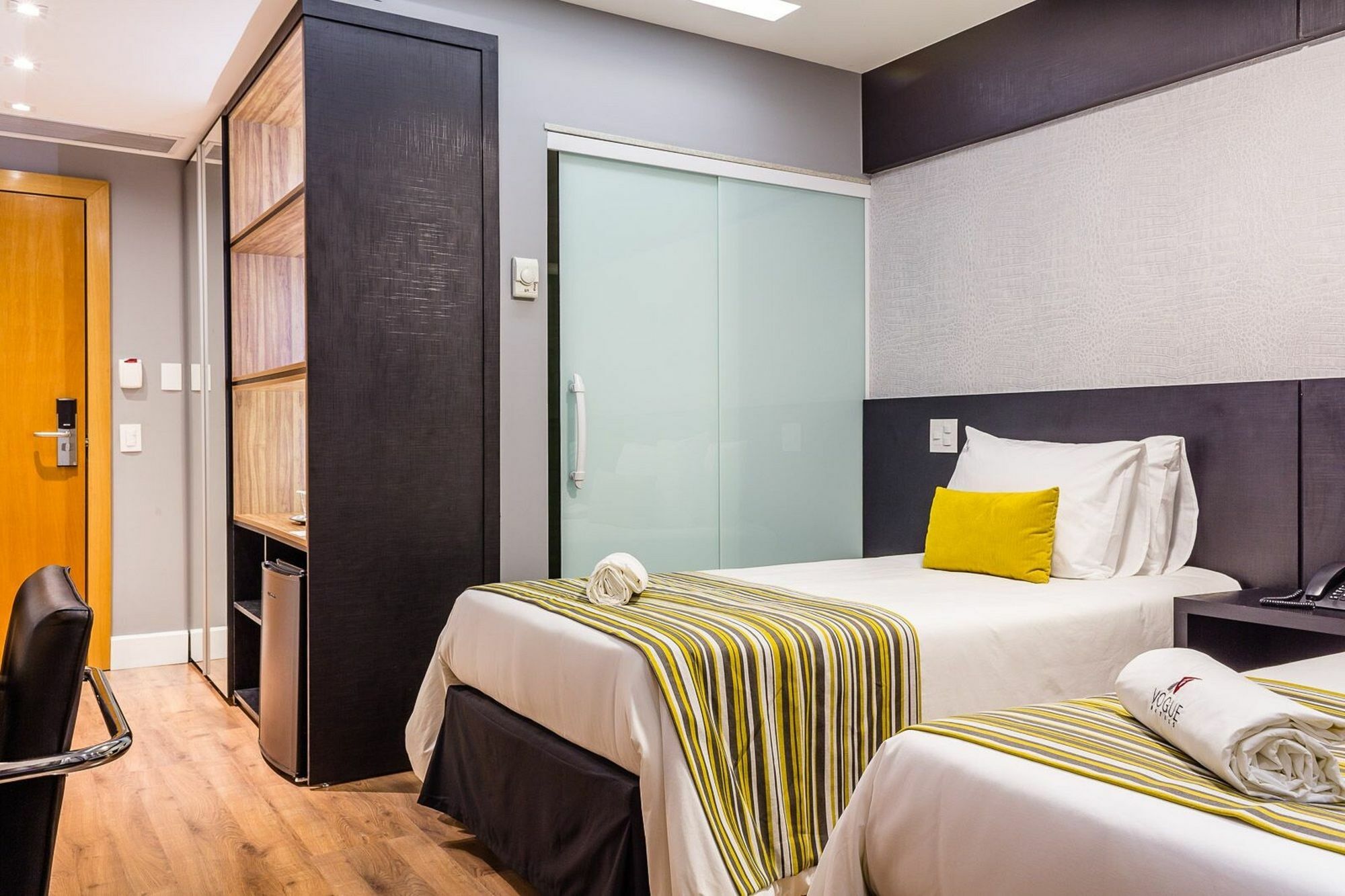 Vox Hotel サン・ジョアン・デ・メリチ エクステリア 写真